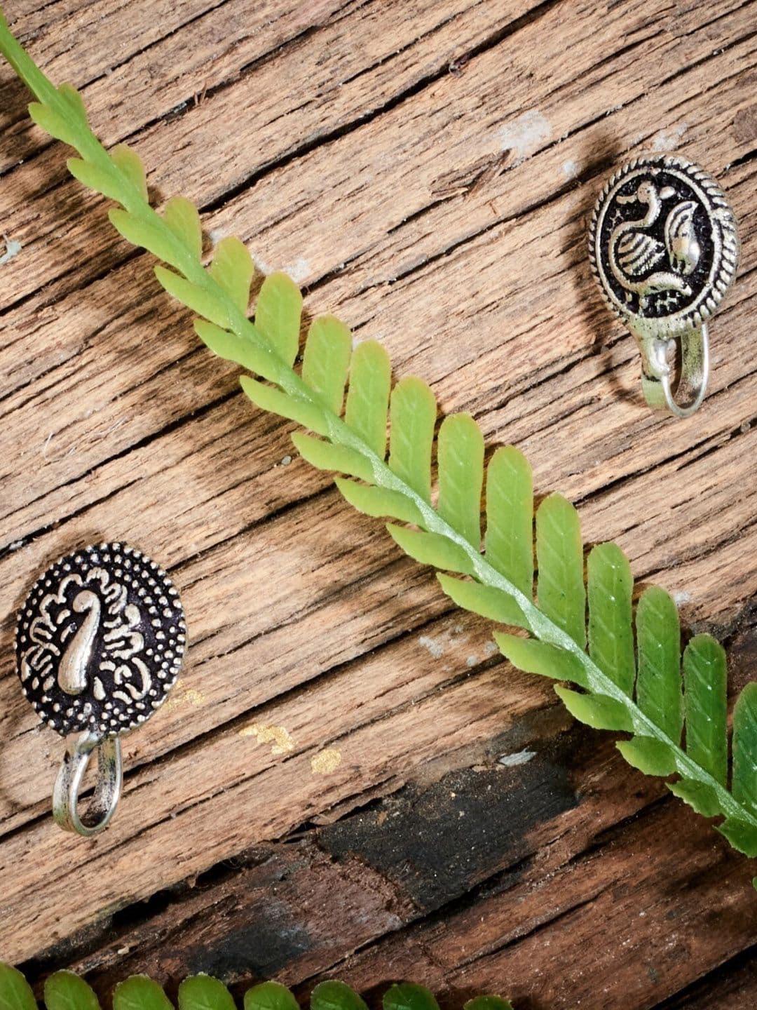 ATIBELLE Set Of 2 Oxidised Silver-Plated Clip-On Nose Pin - Image 1