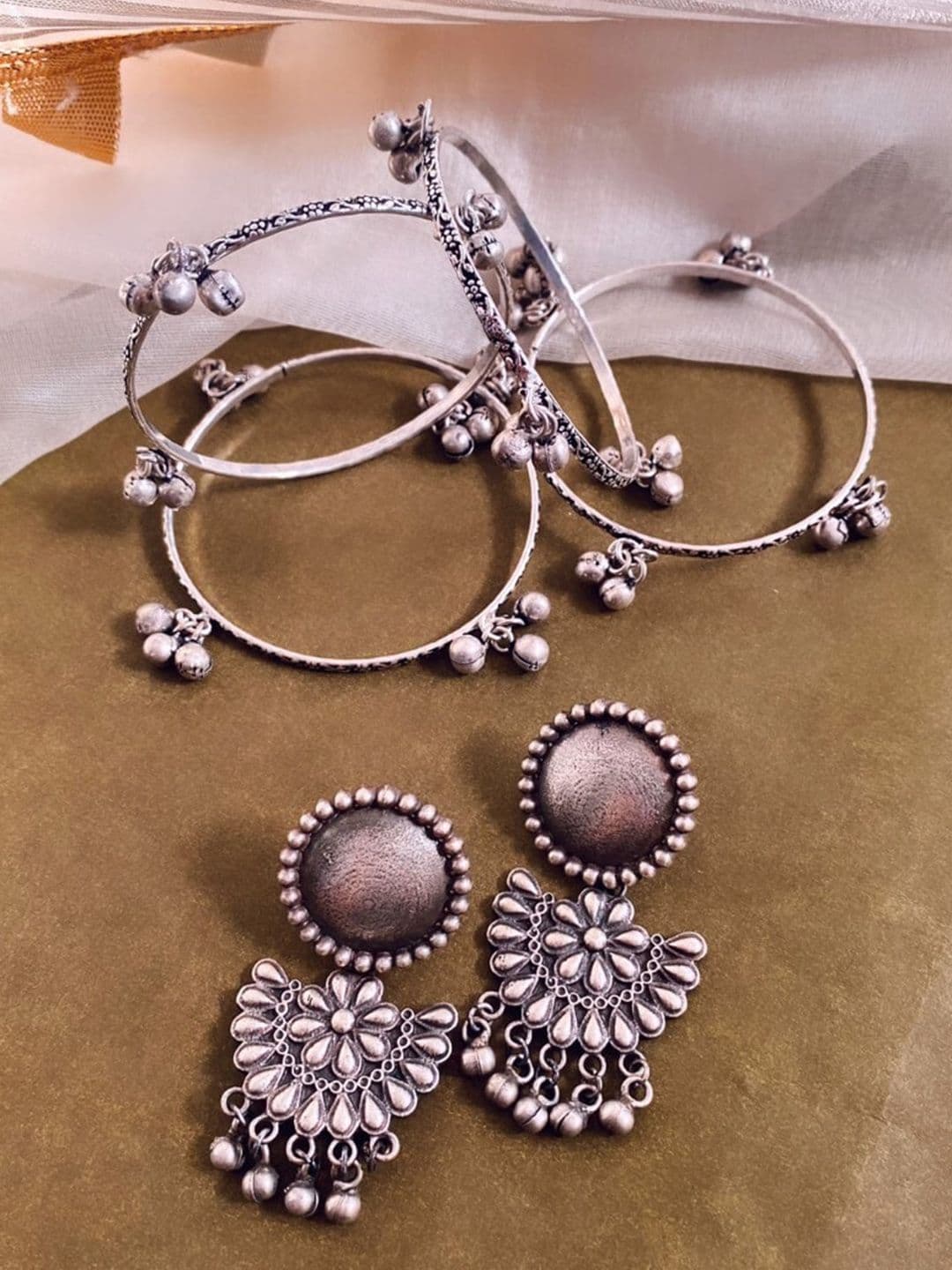 ATIBELLE Set Of 5 Silver-Plated Artificial Beads Jewellery Set - Image 1